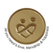 Quoins QMOZ-01-G All you need is love, friendship and happiness coin