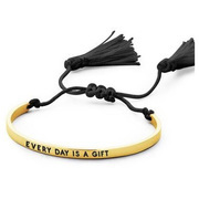 CO88 Collection 8CB-90142 - Steel plate bracelet with text and tassel - every day is a gift - one-size - gold / purple